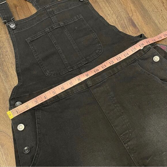 Black Distressed Juniors Short Overalls - Picture 7 of 8